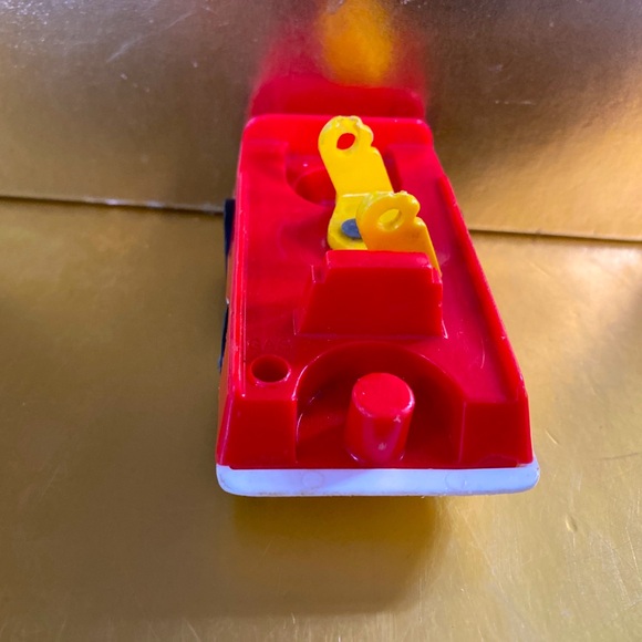 FISHER PRICE VINTAGE 90’s LITTLE PEOPLE PLAY FAMILY VILLAGE RED VEHICLE 4” - Picture 4 of 5